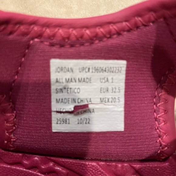 Eddie Bauer dark pink girls size 1 water shoes/sandals. Adjustable straps. - Picture 3 of 4